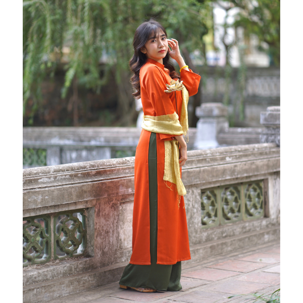 Tay Thi Ao Dai