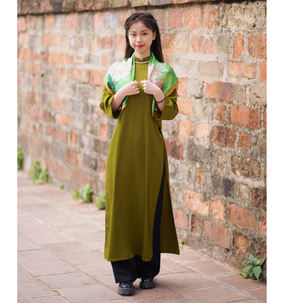 Tay Thi Ao Dai