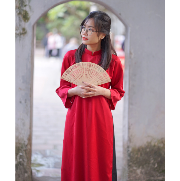 Tay Thi Ao Dai