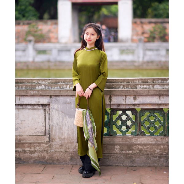 Tay Thi Ao Dai