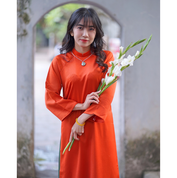 Tay Thi Ao Dai